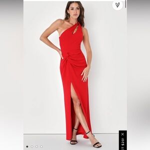 Lulu’s Maxi Dress - Size Small.